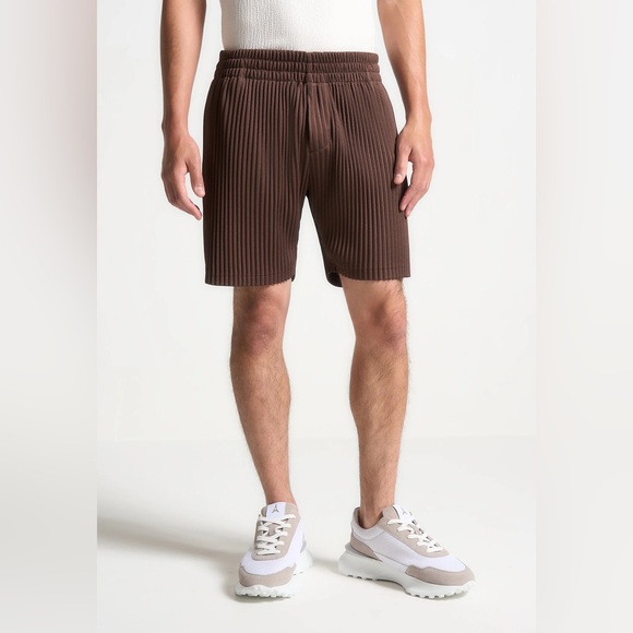 Maniere De Voir Brown Pleated Shorts